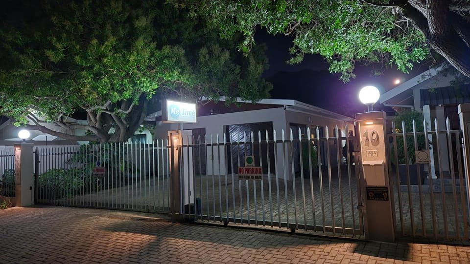 Facade/entrance, Garden