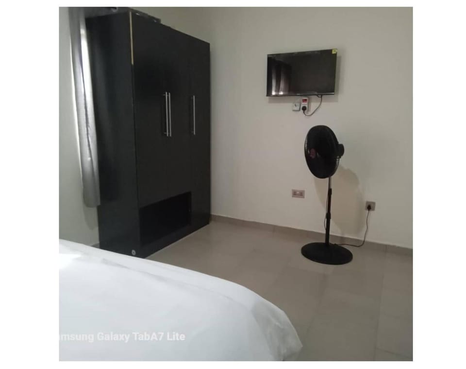Bed, TV and multimedia, Bedroom, wardrobe, air conditioner