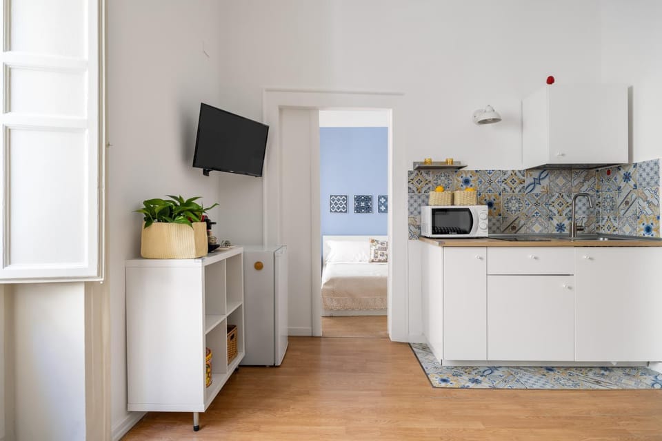 Kitchen or kitchenette, kitchen
