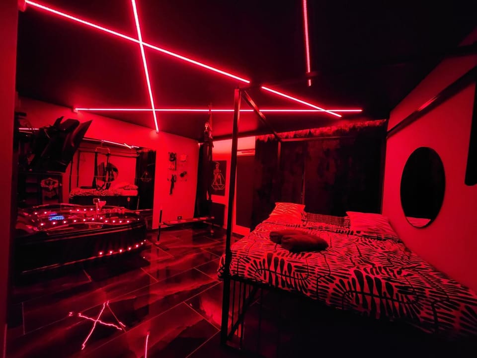 Bed, Photo of the whole room, Bedroom