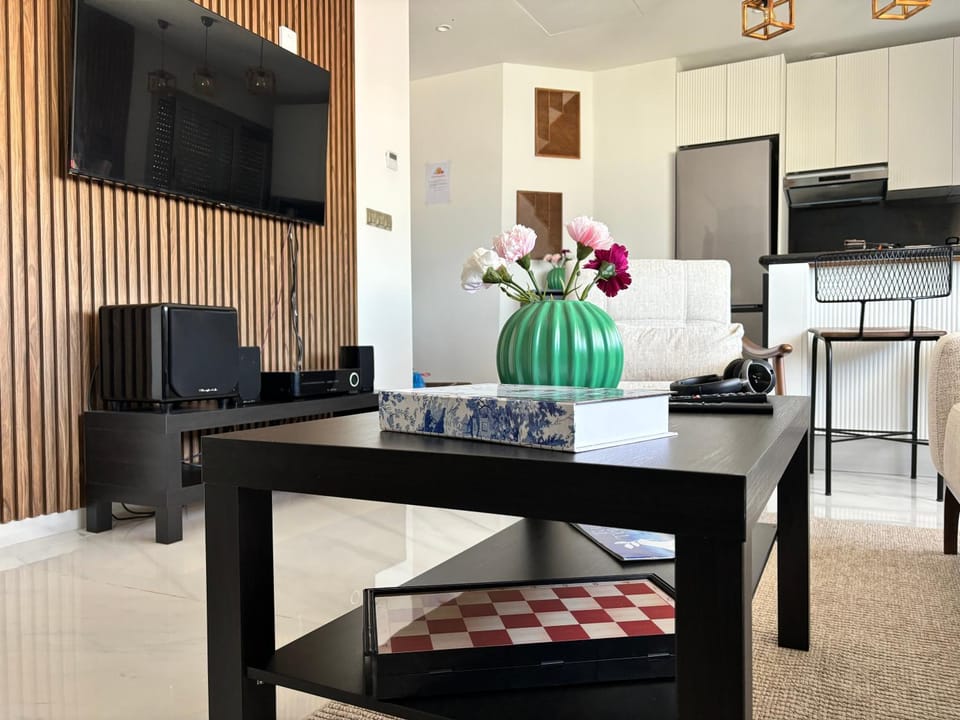 Communal lounge/ TV room, Game Room, Game Room, TV and multimedia, Dining area, Evening entertainment, soundproof, VIP