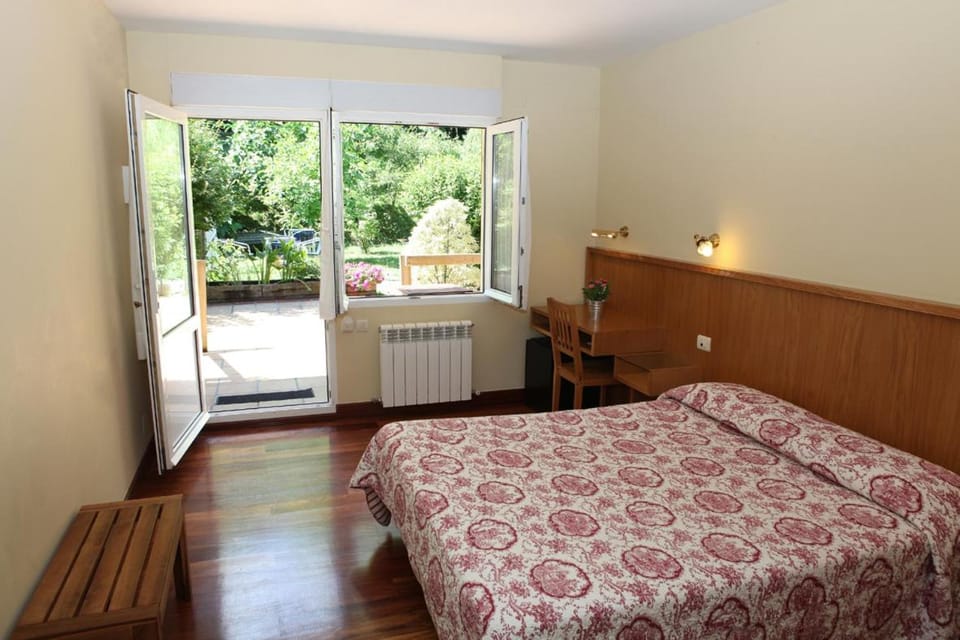 Bed, Day, Balcony/Terrace, Photo of the whole room, Garden view