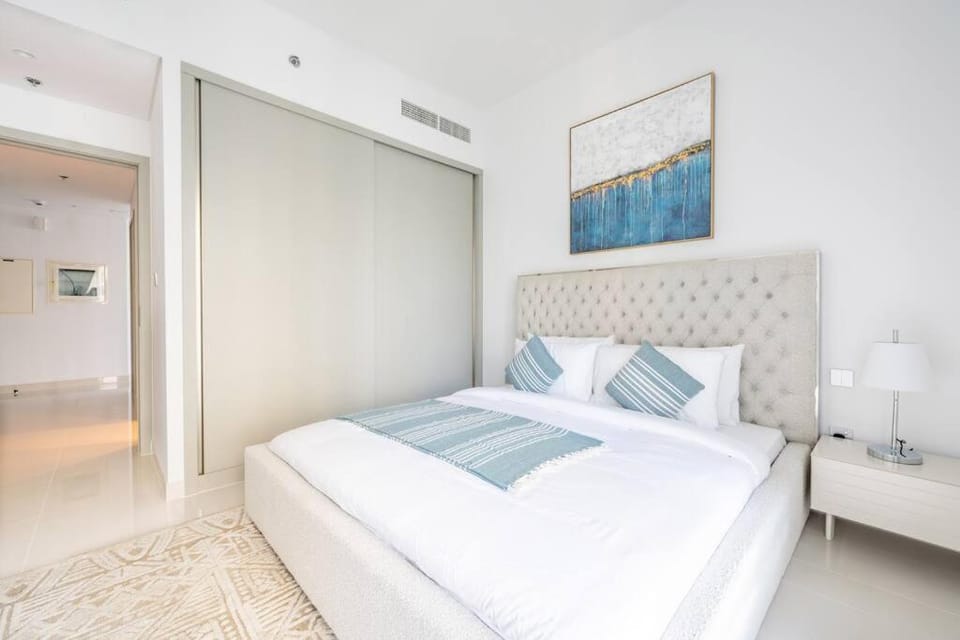 Bed, Photo of the whole room, Bedroom, towels, wardrobe