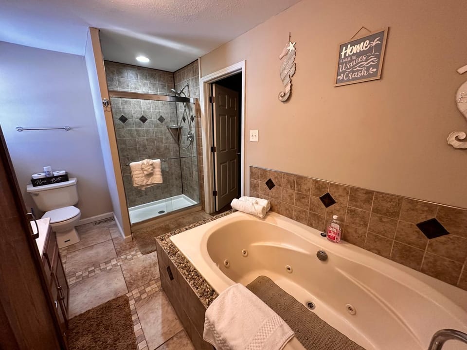 Shower, Toilet, Bath, towels