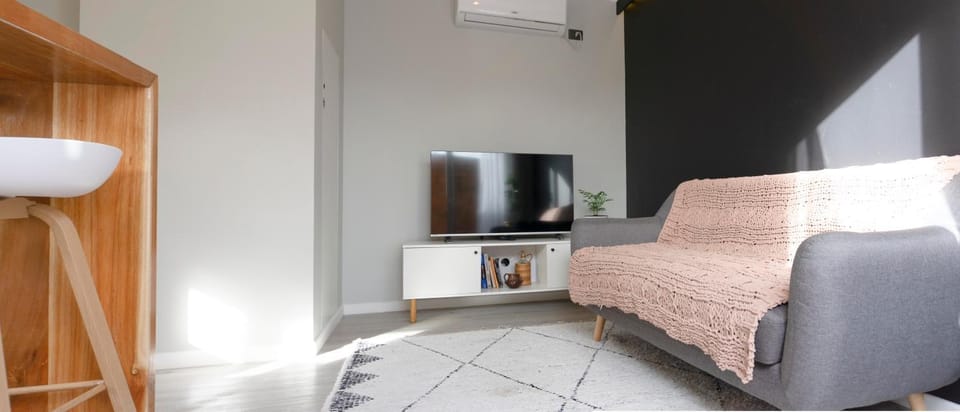 Living room, Seating area, air conditioner