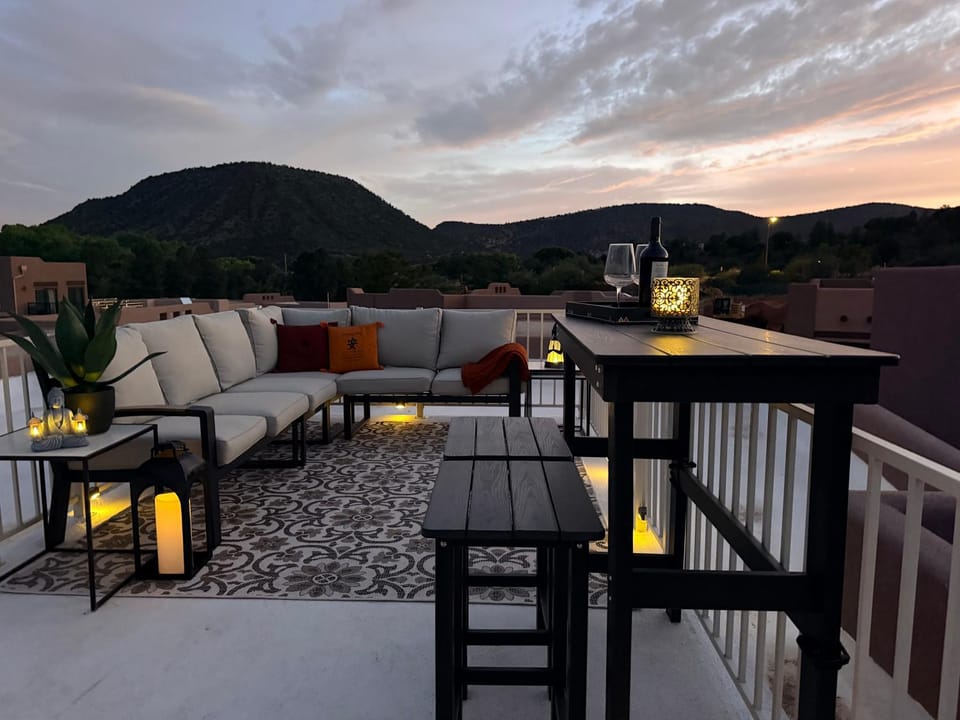 Balcony/Terrace, Lounge or bar, Seating area, Mountain view, Sunset