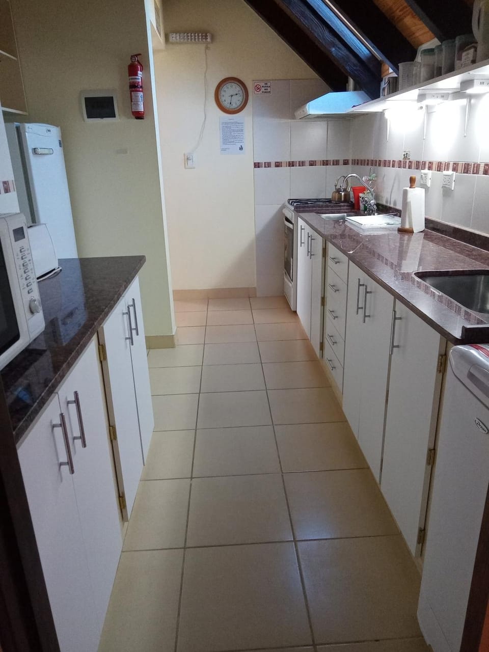 Kitchen or kitchenette, minibar