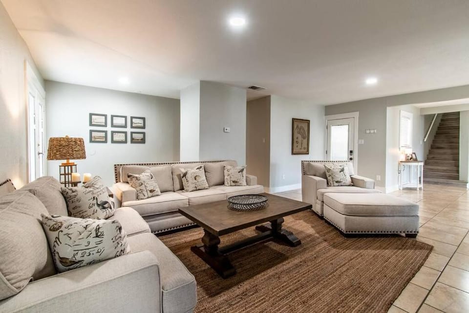 Spectacular Adjoining Homes Waits House in Nueces County