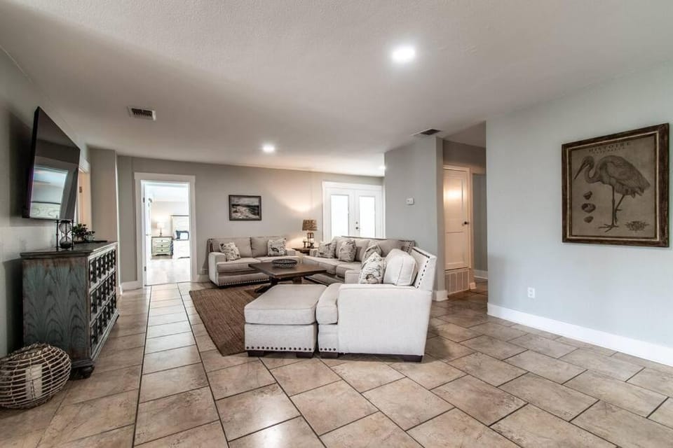 Spectacular Adjoining Homes Waits House in Nueces County