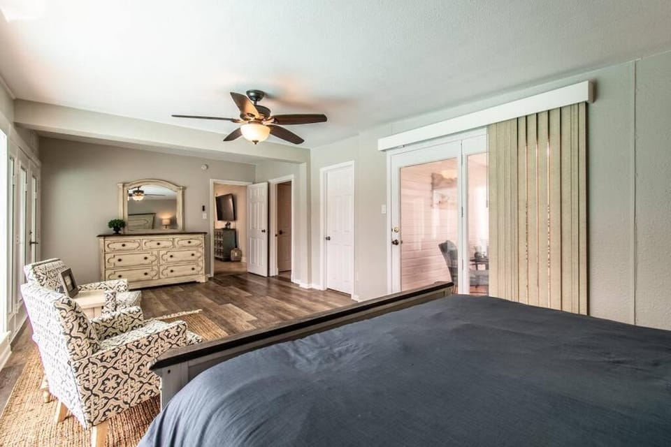 Spectacular Adjoining Homes Waits House in Nueces County