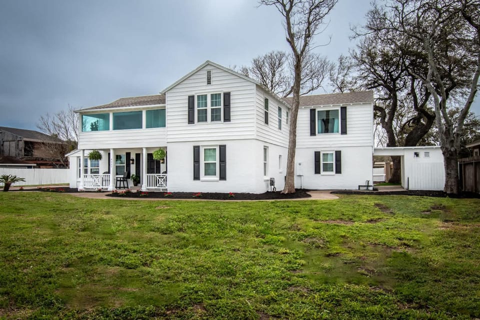 Coastal Oasis - Beautiful Ocean Views Awaits House in Nueces County