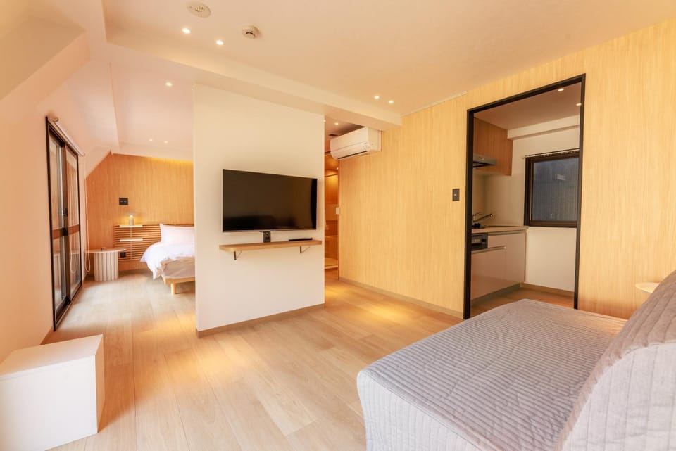 Bed, TV and multimedia, Photo of the whole room, Bedroom, air conditioner
