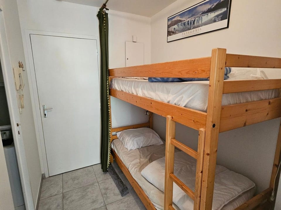 Studio Cozy à 3 min de la Plage avec Parking et Balcon - FR-1-550-74 Apartment in Nouvelle-Aquitaine