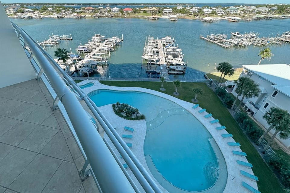 Bella Luna 708 - Luxe 7th floor Walk to Flora-Bama Marina 2 Bed 2 Bath Apartment in Ono Island