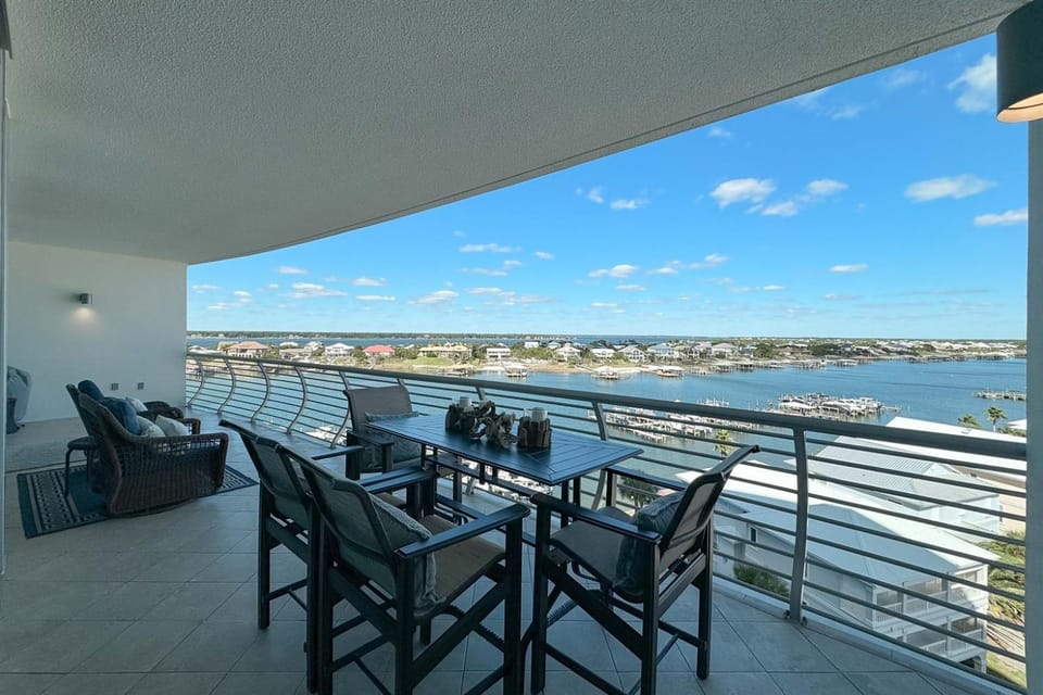 Bella Luna 708 - High-end Luxury on the 7th floor - Upscale 2 Bed 2 Bath Apartment in Ono Island