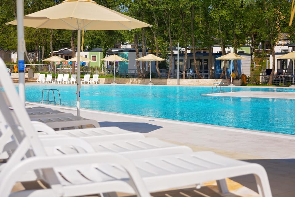 Swimming pool, Swimming pool