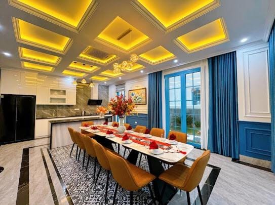 Kitchen or kitchenette, Seating area, Dining area