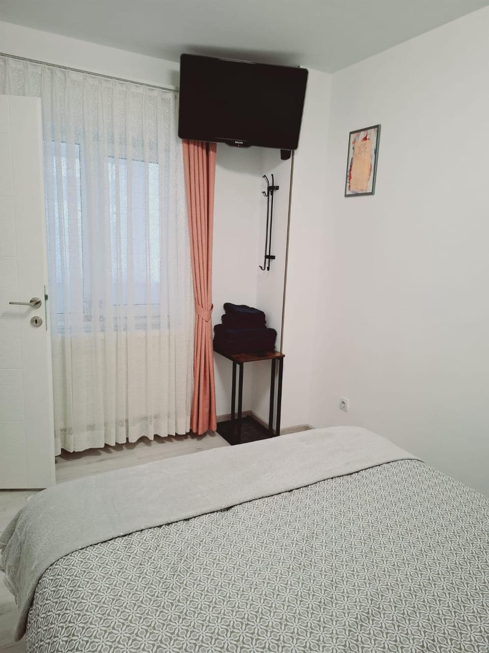 Bed, TV and multimedia, Bedroom