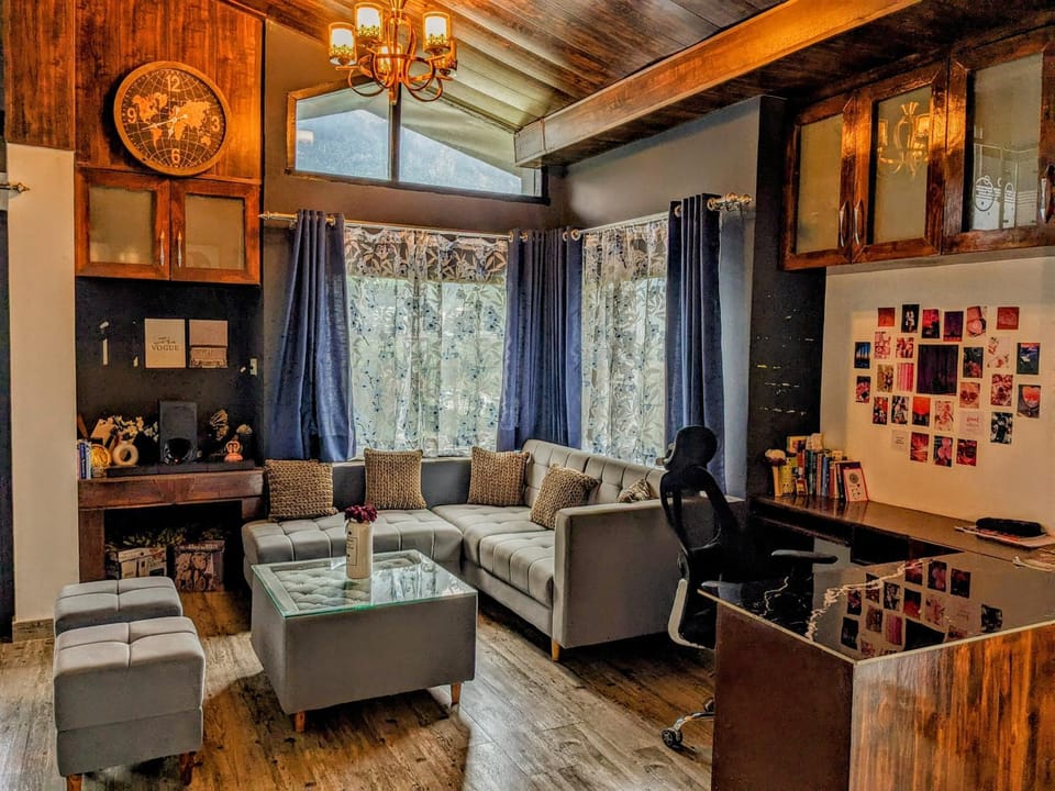 Living room, Seating area