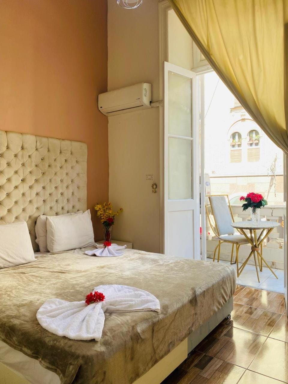 Bed, Living room, Photo of the whole room, Seating area, Dining area, Bedroom, air conditioner