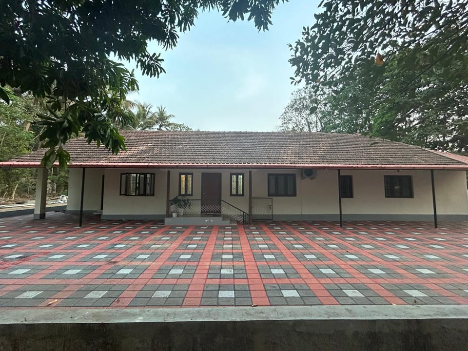 Property building, Facade/entrance, Day