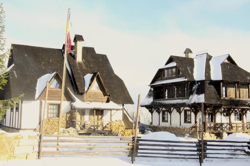 Facade/entrance, Winter, Area and facilities