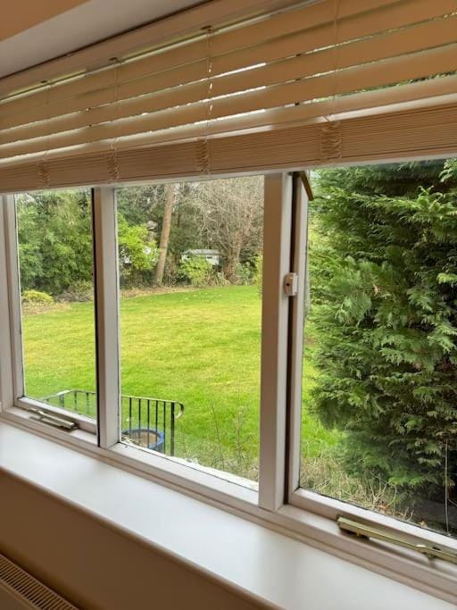 Weybridge garden cottage Apartment in Weybridge