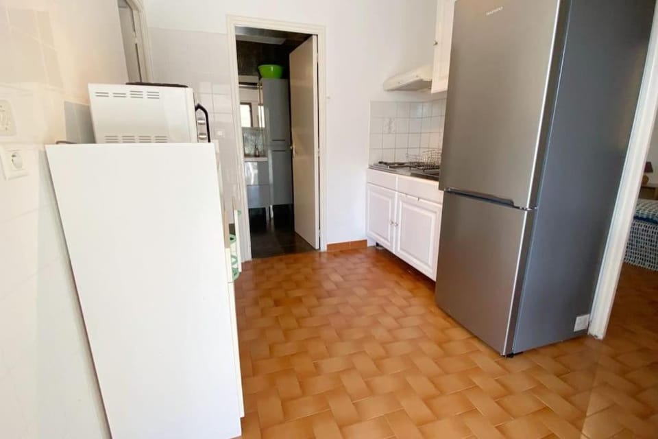 Aleatico, appartement T3 climatisé 50 m de la plage Apartment in Corsica