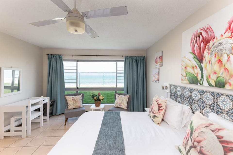 Bed, Seating area, Bedroom, Sea view, fireplace