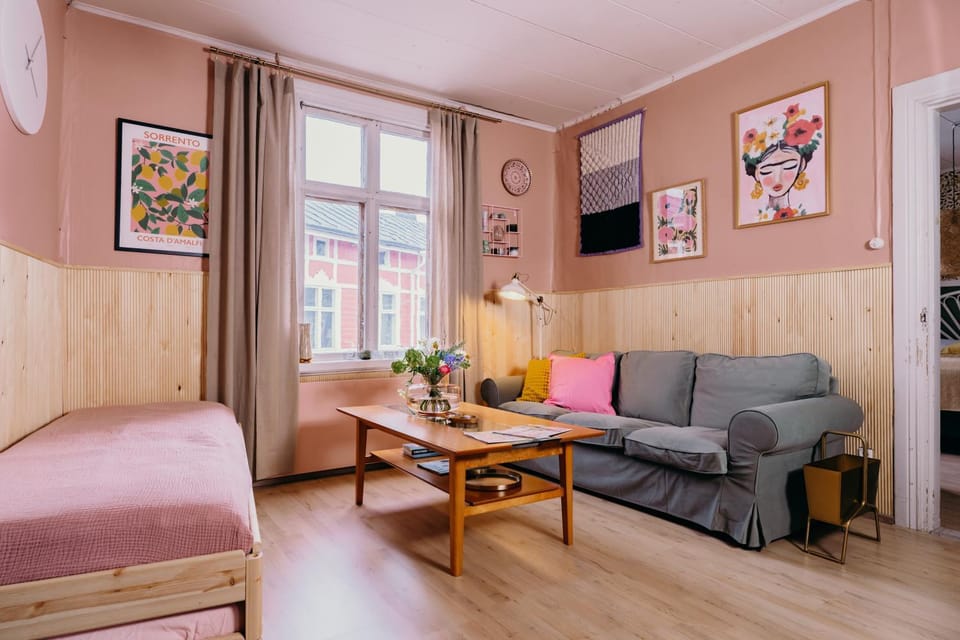 Bed, TV and multimedia, Living room, Photo of the whole room, Seating area
