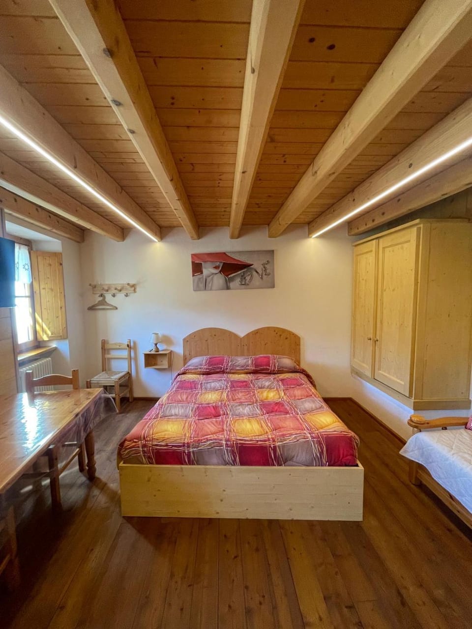 Bed, Photo of the whole room, wardrobe