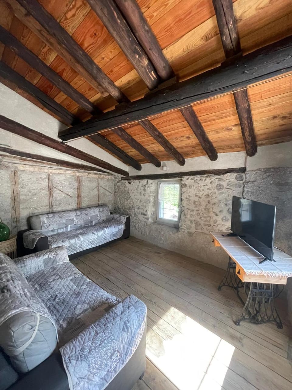 TV and multimedia, Living room, Photo of the whole room, Seating area