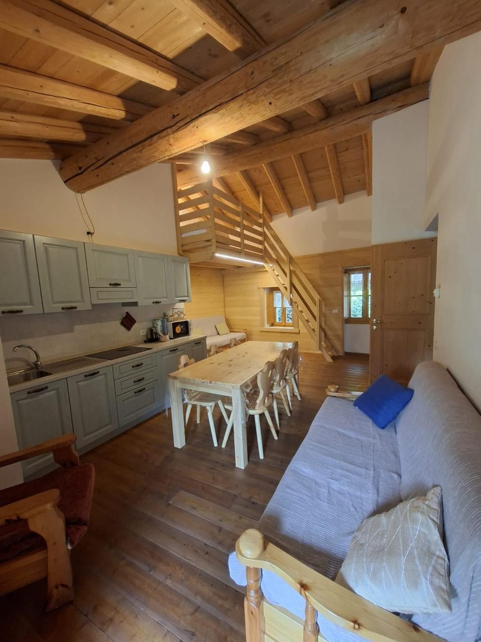 Kitchen or kitchenette, Living room, Seating area, Dining area, stove