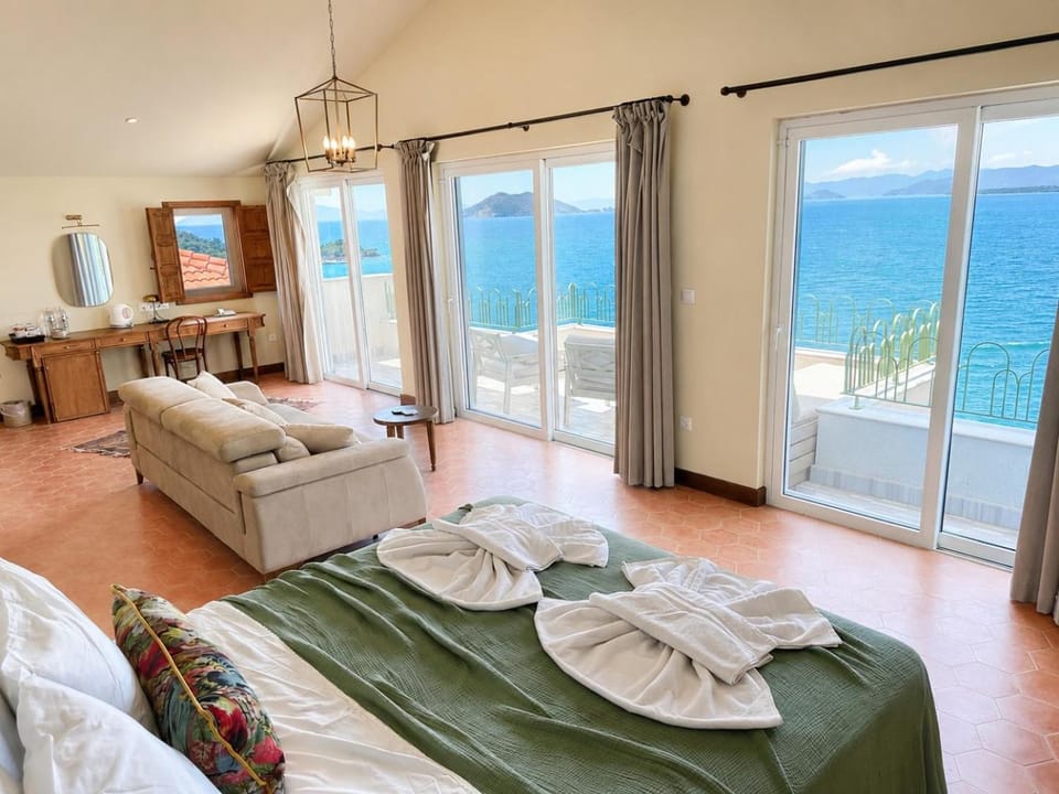 Bed, Bedroom, Sea view