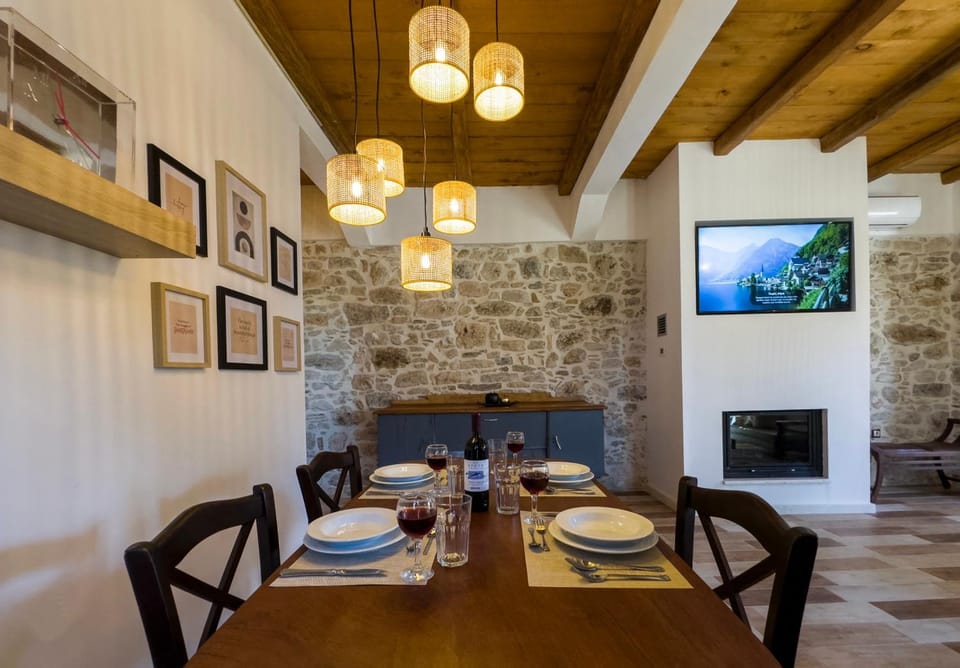 TV and multimedia, Dining area