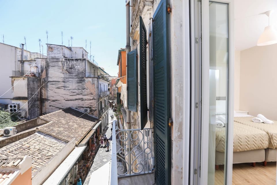 View (from property/room), Balcony/Terrace, Photo of the whole room, City view, City view