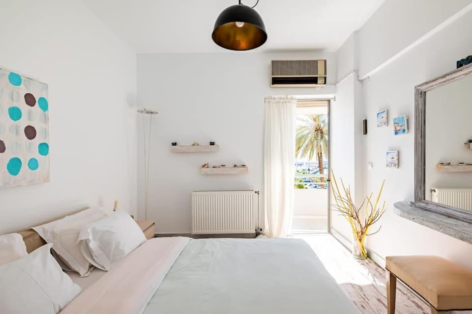 Bed, Kitchen or kitchenette, Photo of the whole room, Bedroom, towels, air conditioner