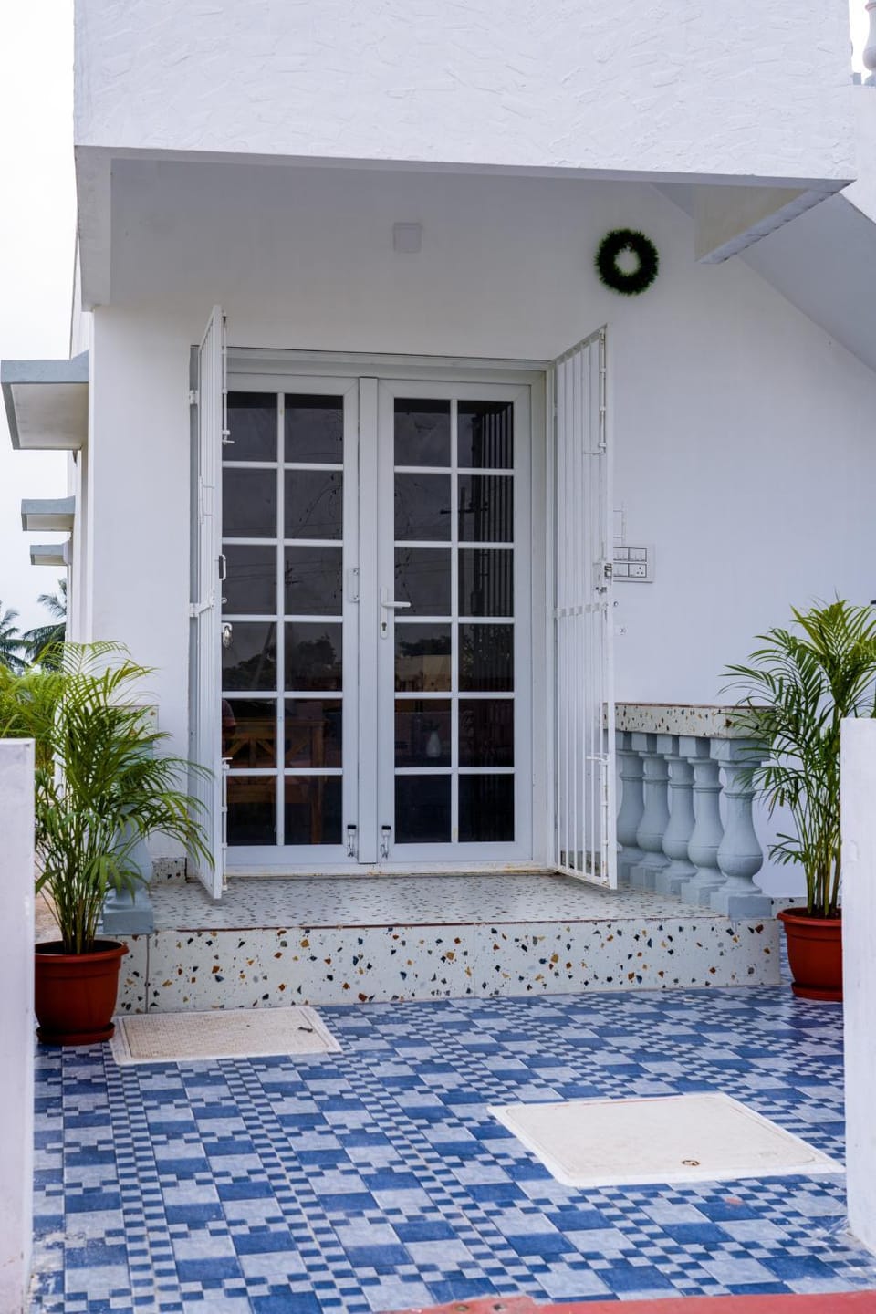 Facade/entrance