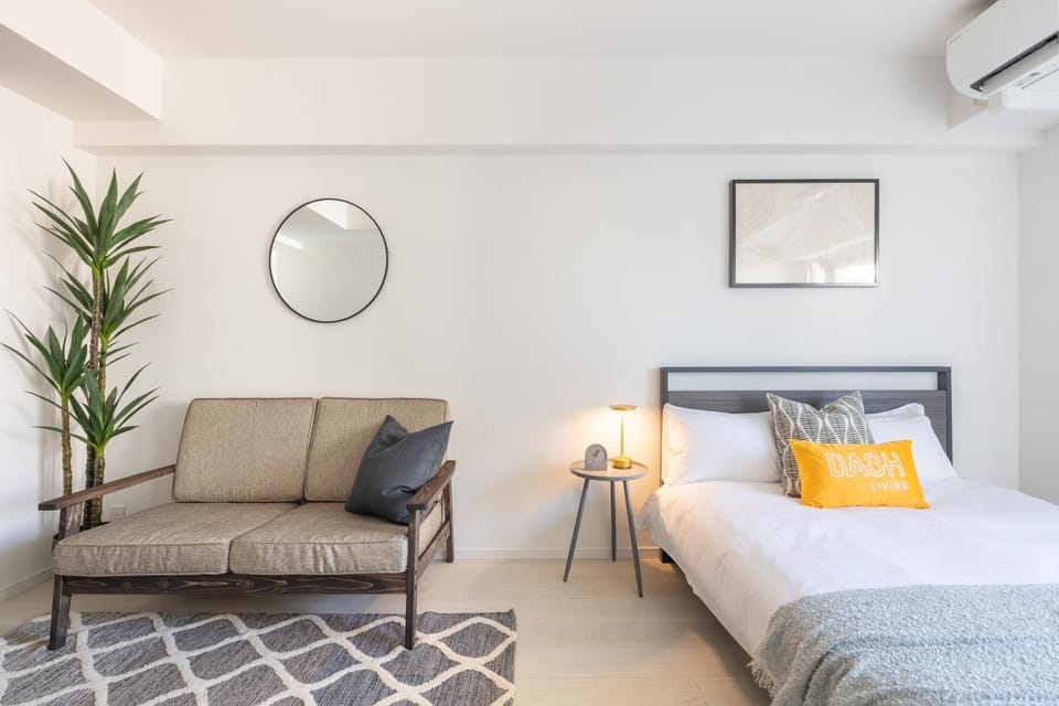 Bed, Photo of the whole room, Seating area, Bedroom