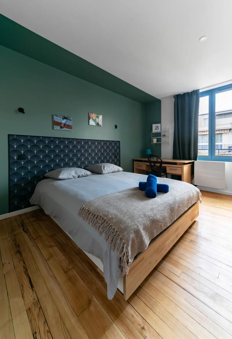 Bed, Photo of the whole room, Bedroom, towels