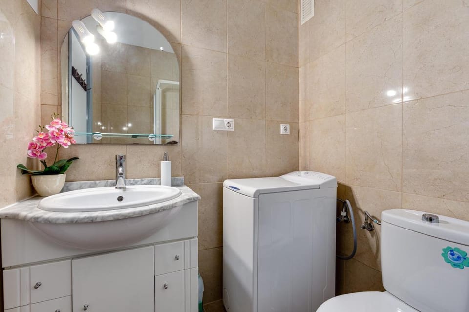 Toilet, Bathroom, washing machine