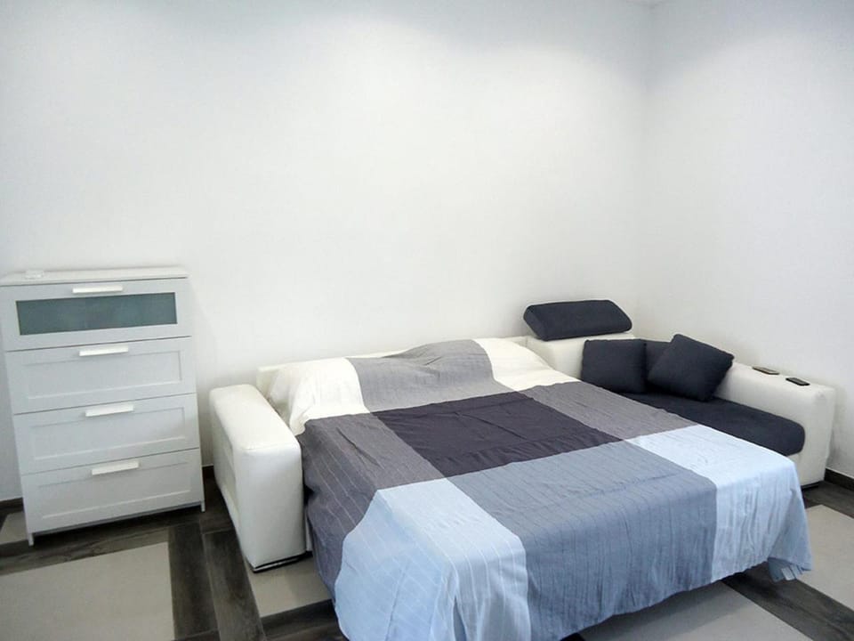 Bed, Living room, Bedroom