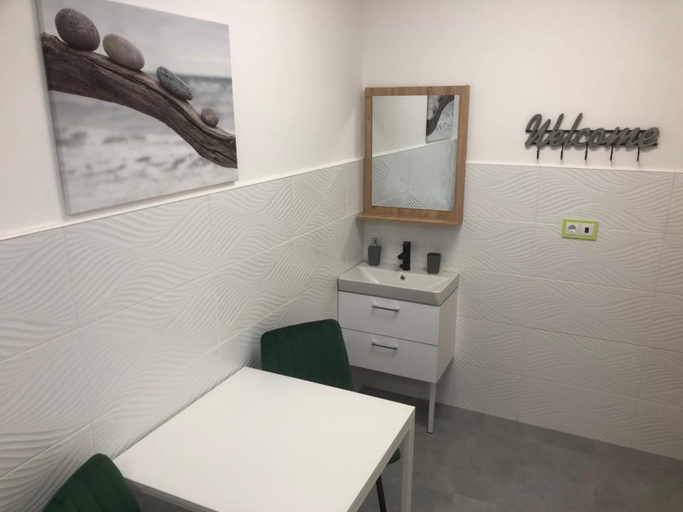 Levél 1 3 - közös fürdőszoba shared bathroom Apartment in Szeged