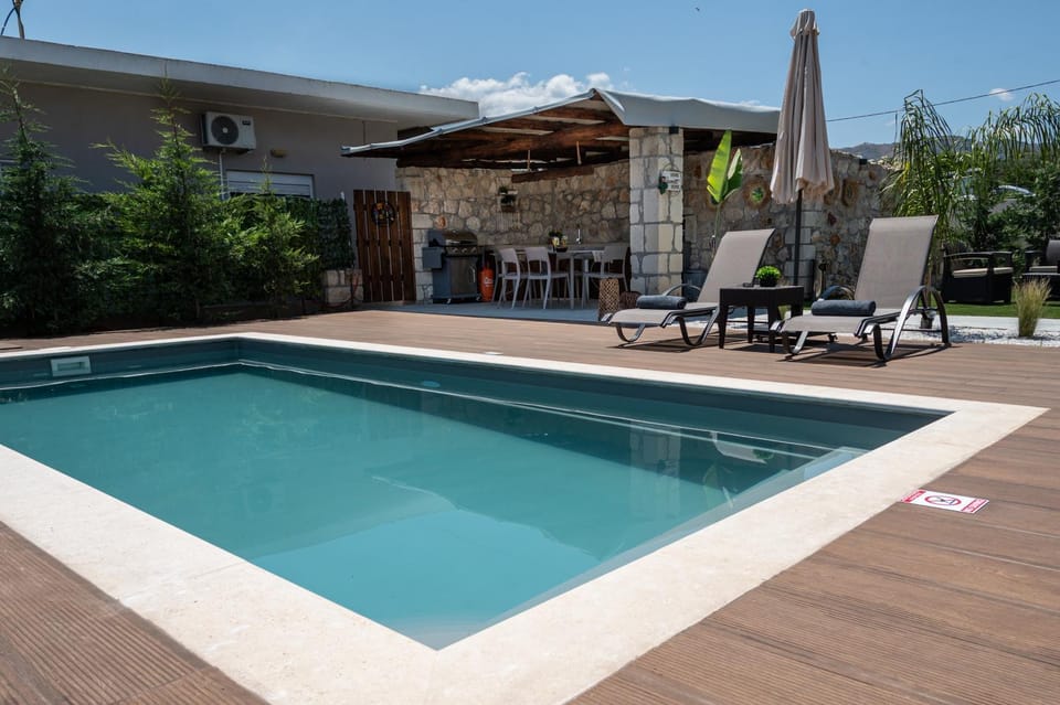 Swimming pool, sunbed