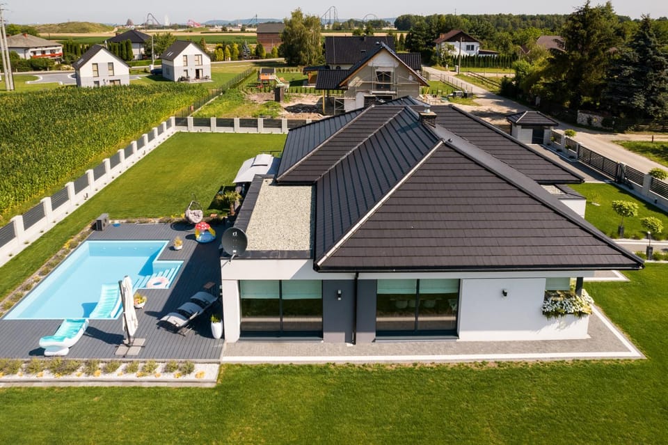 Dom z jacuzzi do 10 osób Zator Willa LuxHouse Villa in Lesser Poland Voivodeship