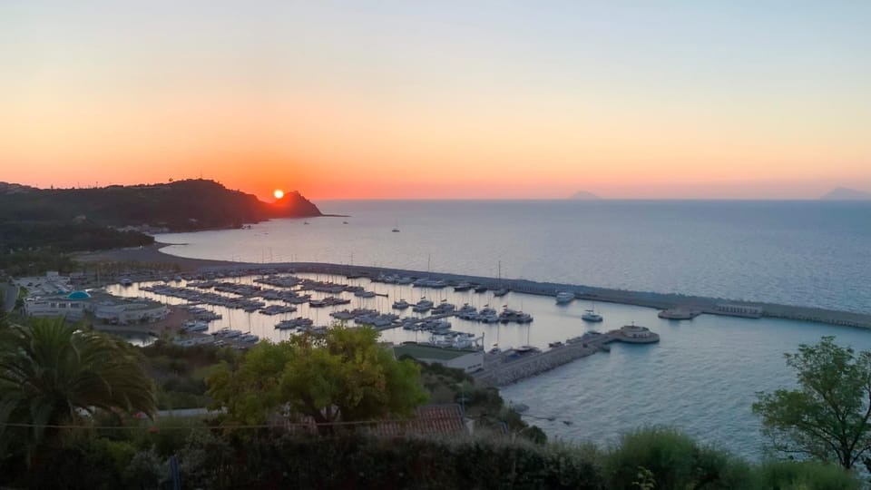View (from property/room), Landmark view, Sea view, Sunset