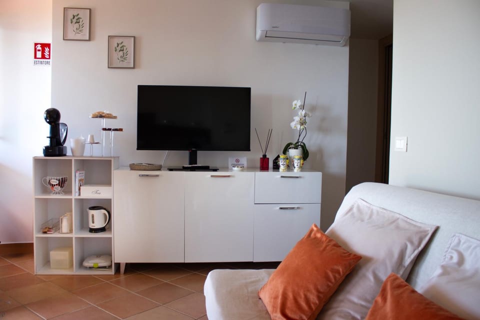 Communal lounge/ TV room, TV and multimedia, Living room, Seating area