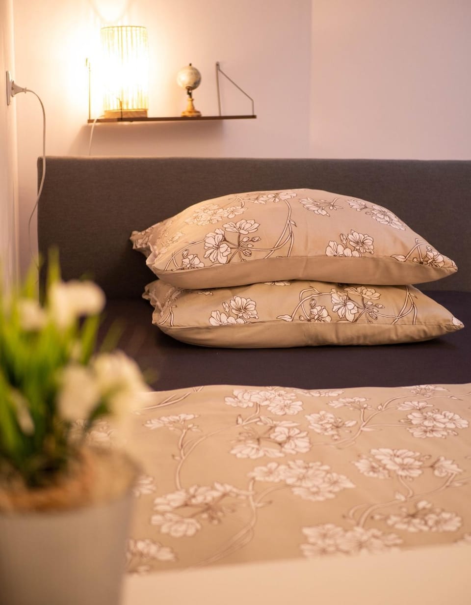 Bed, Photo of the whole room, Decorative detail, Bedroom