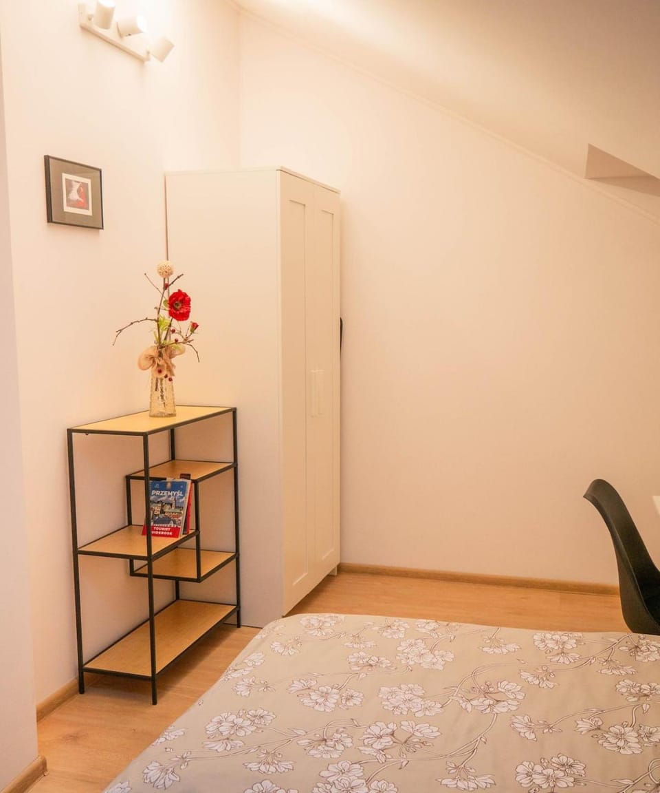 Bed, Photo of the whole room, Decorative detail, Bedroom, wardrobe