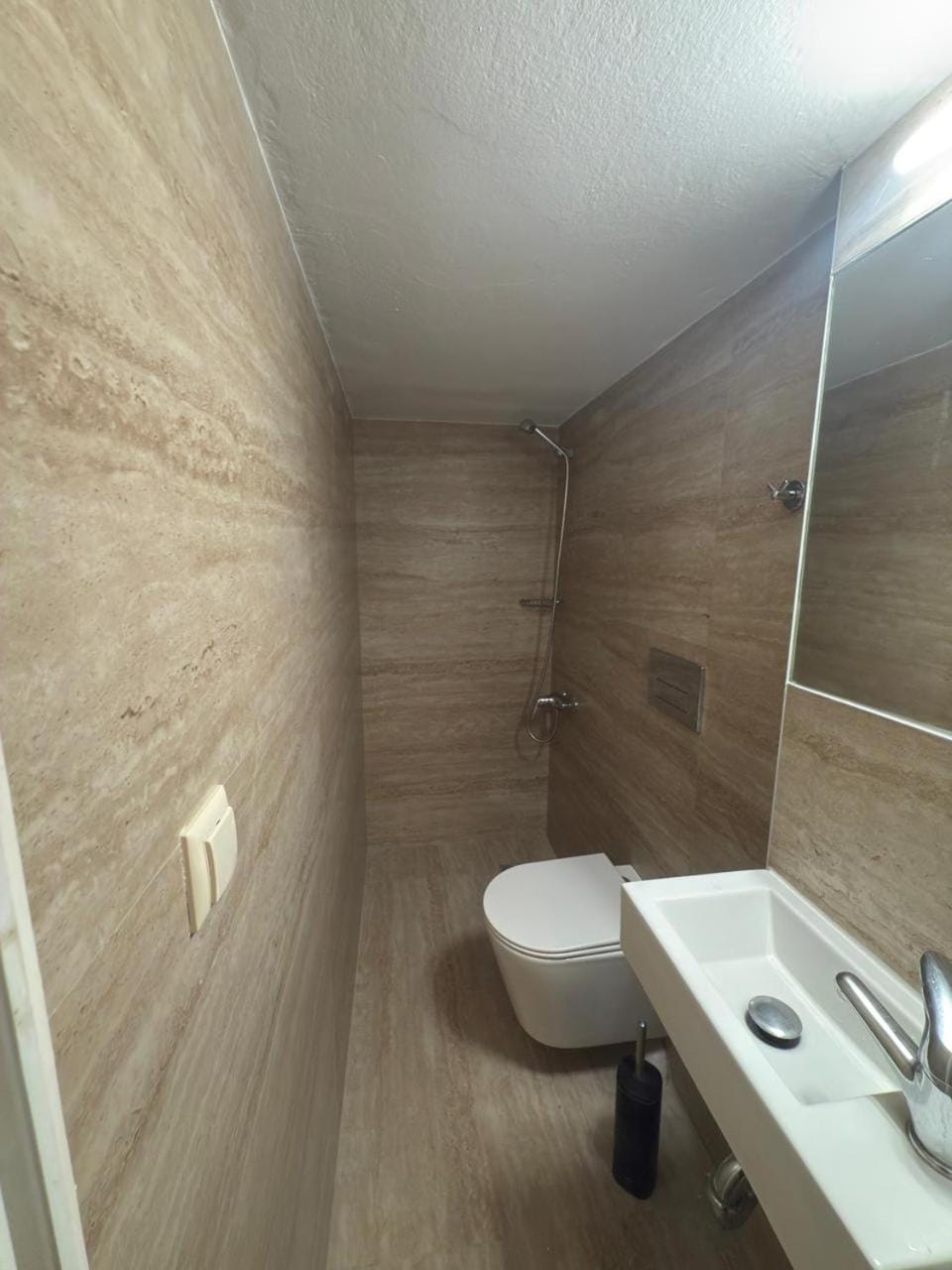 Shower, Toilet
